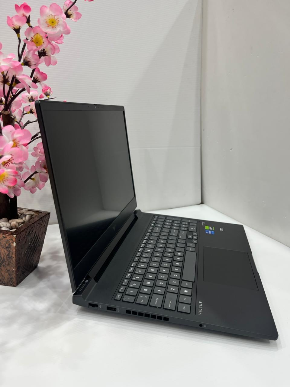 Laptop HP Victus 16 R1218TX